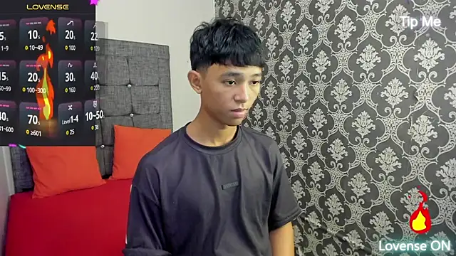 Snapshot of Little_Twink19x chatting on 6, 6, 2026 Little Twink19x online show from 6, 6, 2026
