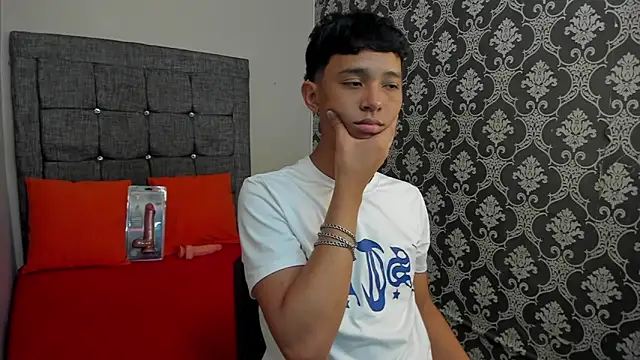 Snapshot of Little_Twink19x chatting on 3, 6, 2026 Little Twink19x online show from 3, 6, 2026