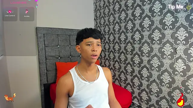 Snapshot of Little_Twink19x chatting on 6, 7, 2026 Little Twink19x online show from 6, 7, 2026