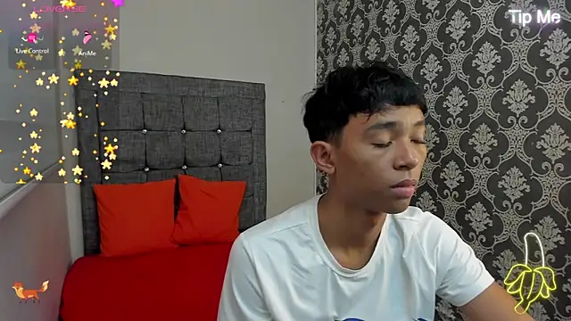Snapshot of Little_Twink19x chatting on 14, 6, 2026 Little Twink19x online show from 14, 6, 2026
