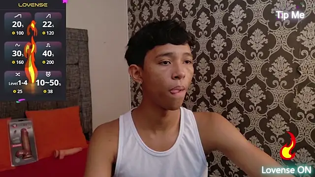 Snapshot of Little_Twink19x chatting on 25, 5, 2026 Little Twink19x online show from 25, 5, 2026