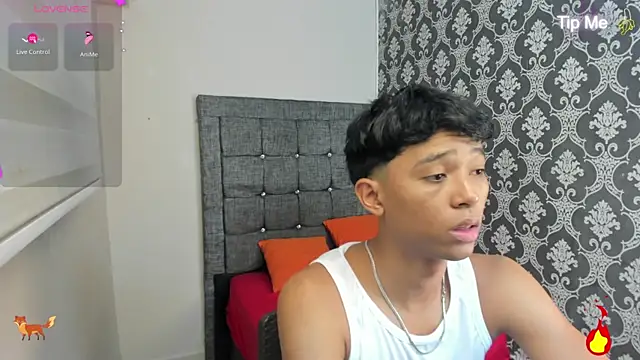 Snapshot of Little_Twink19x chatting on 8, 7, 2026 Little Twink19x online show from 8, 7, 2026