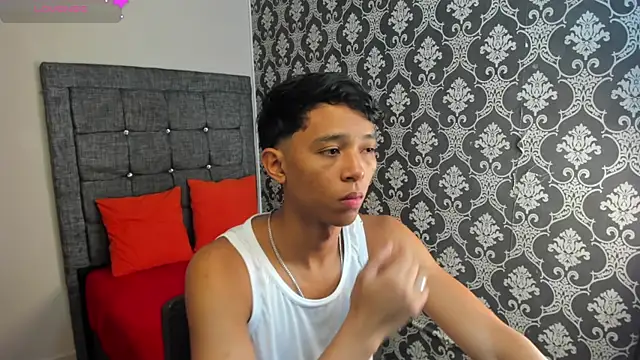 Snapshot of Little_Twink19x chatting on 5, 7, 2026 Little Twink19x online show from 5, 7, 2026