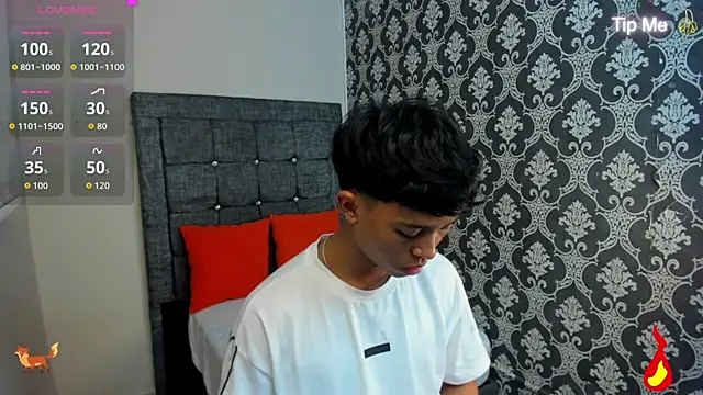 Snapshot of Little_Twink19x chatting on 9, 7, 2026 Little Twink19x online show from 9, 7, 2026