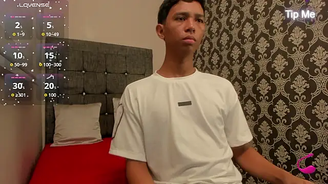 Snapshot of Little_Twink19x chatting on 8, 5, 2026 Little Twink19x online show from 8, 5, 2026