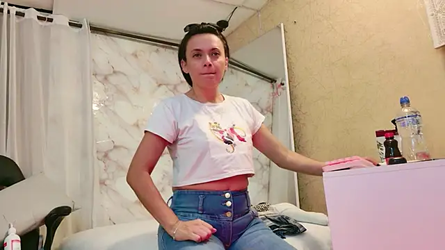 QueenSallyDesire online show from 16, 4, 2026