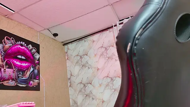 QueenSallyDesire online show from 15, 4, 2026