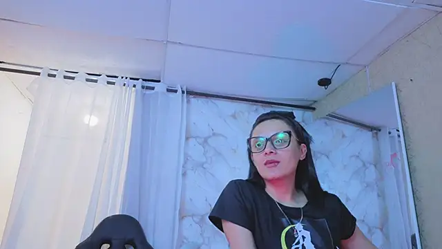 QueenSallyDesire online show from 20, 4, 2026