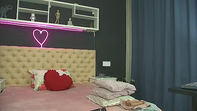 Snapshot of AuraMIlf chatting on 24, 6, 2026 AuraMIlf online show from 24, 6, 2026