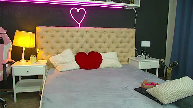 AuraMIlf online show from 20, 3, 2026