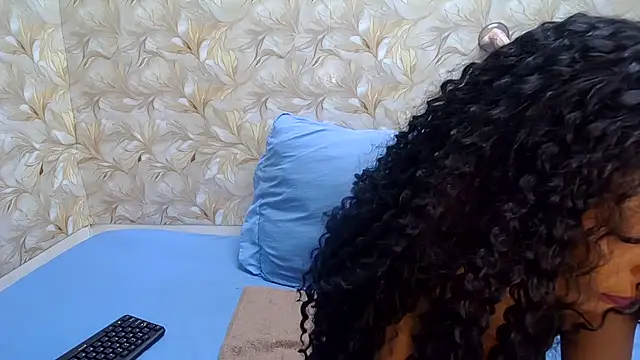 DominiqueLuxe44 online show from 21, 7, 2026