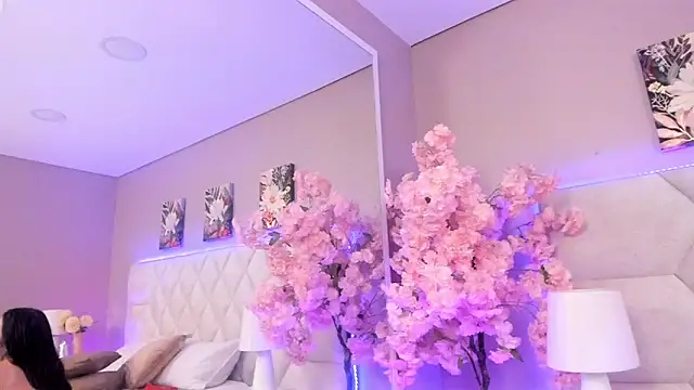 Bianca Monroe  online show from 16, 4, 2026