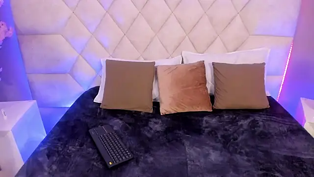 Bianca Monroe  online show from 22, 4, 2026