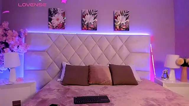 Bianca Monroe  online show from 27, 4, 2026