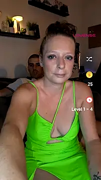 Snapshot of ZaramourXMrX chatting on 4, 7, 2026 ZaramourXMrX online show from 4, 7, 2026