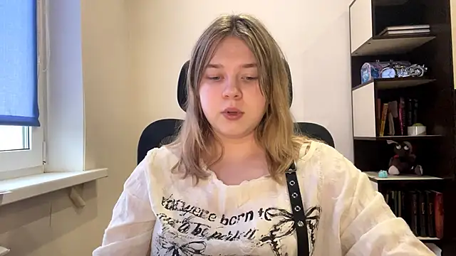 TomikoPfau online show from 13, 4, 2026