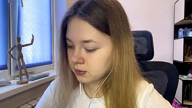 TomikoPfau online show from 24, 2, 2026