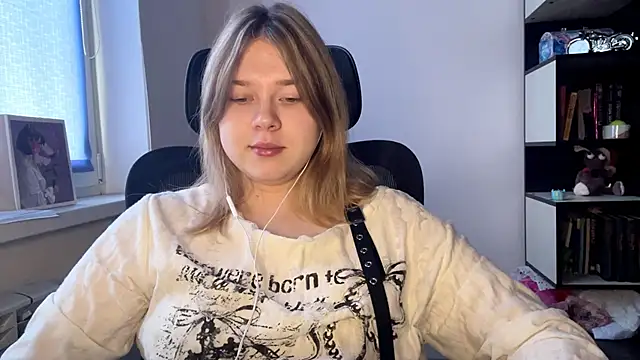 TomikoPfau online show from 23, 4, 2026