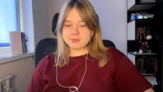 TomikoPfau online show from 20, 4, 2026