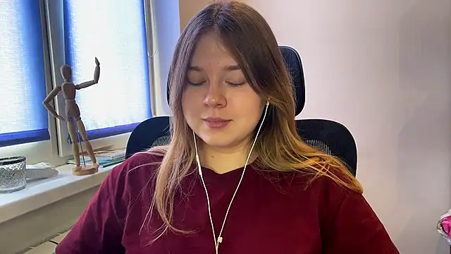 TomikoPfau online show from 23, 2, 2026