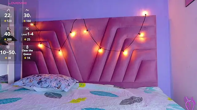 naughtyyindiann online show from 18, 4, 2026