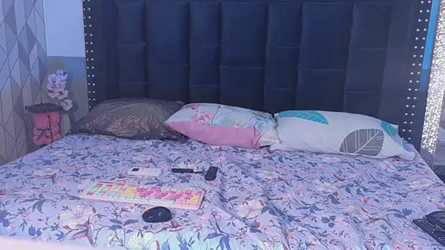 naughtyyindiann online show from 9, 4, 2026