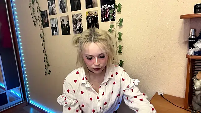 Snapshot of MysticKris chatting on 15, 3, 2026 MysticKris online show from 15, 3, 2026