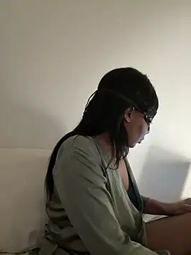  MillaCruz online show from 24, 2, 2026