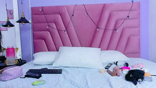 curvybuffgirllll online show from 13, 4, 2026