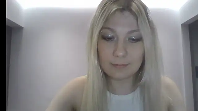 Foxy Bright online show from 12, 3, 2026