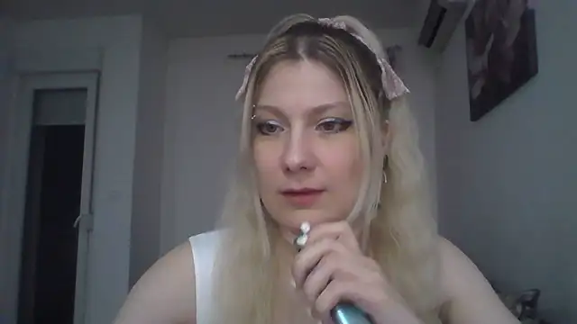 Foxy Bright online show from 20, 3, 2026