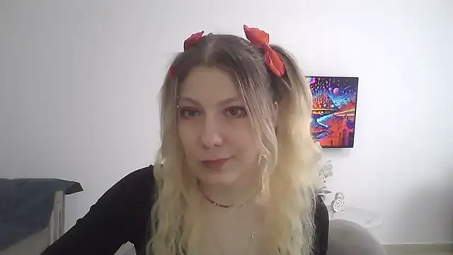 Foxy Bright online show from 4, 3, 2026