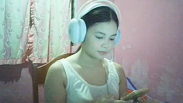 Snapshot of DessertFlower chatting on 8, 5, 2026 DessertFlower online show from 8, 5, 2026