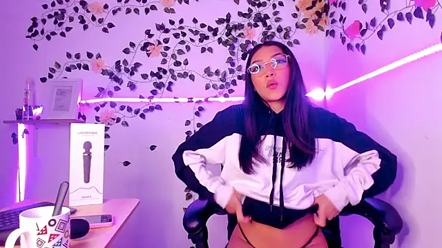 jaulyn 18 online show from 17, 4, 2026