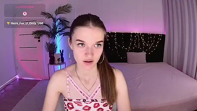 Snapshot of Ann_Wood chatting on 7, 5, 2026 Ann Wood online show from 7, 5, 2026