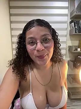 Snapshot of KendyLove_ chatting on 13, 5, 2026 KendyLove online show from 13, 5, 2026