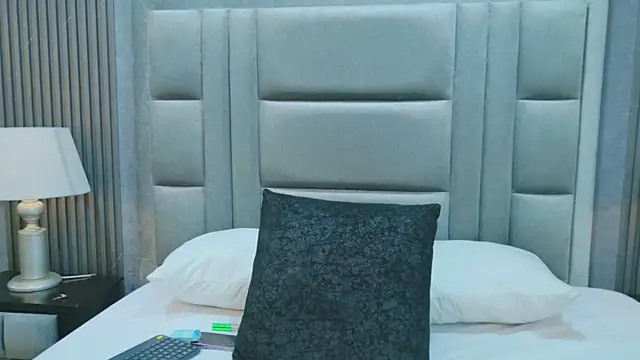 AmberHundson online show from 6, 3, 2026