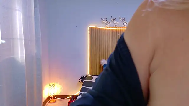 CIccioline pussyGolden online show from 2, 6, 2026