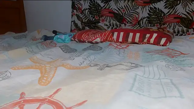 smallvioleta69 online show from 6, 4, 2026
