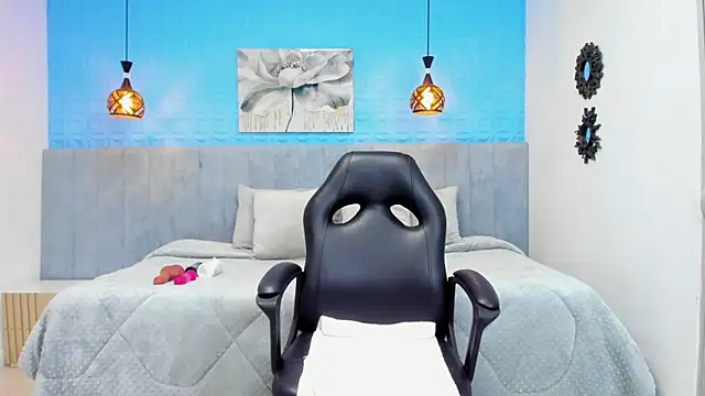 karola cute  online show from 9, 4, 2026