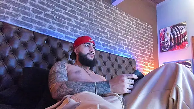 SantiagoHincapiie online show from 8, 3, 2026