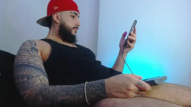 SantiagoHincapiie online show from 19, 3, 2026