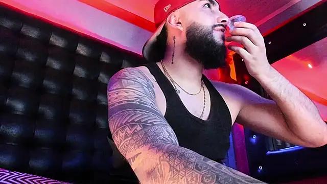 SantiagoHincapiie online show from 15, 3, 2026