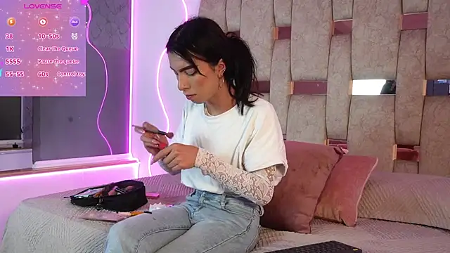 Fernanda thail  online show from 10, 4, 2026