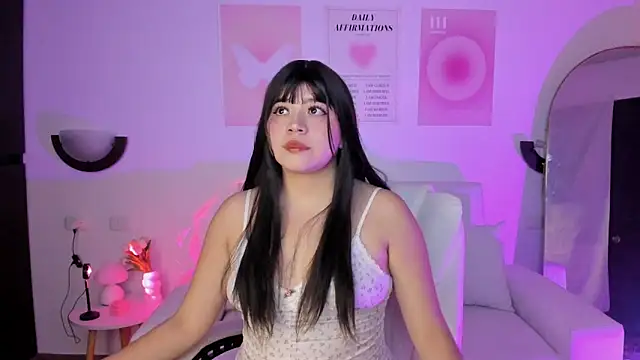 Emiii cute online show from 25, 4, 2026