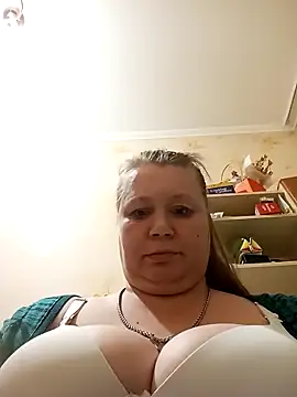 KiraStanton online show from 14, 4, 2026