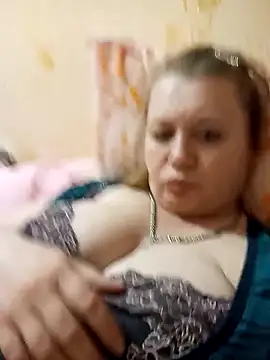 KiraStanton online show from 18, 4, 2026