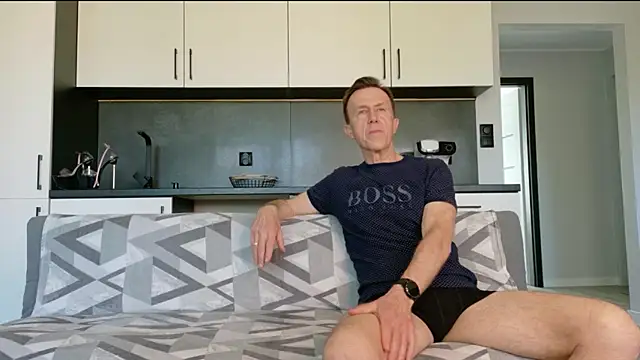 amy loves to be teased online show from 18, 4, 2026