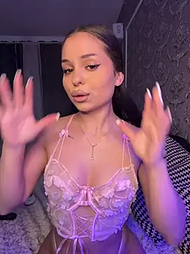 Snapshot of Olivia_Noor chatting on 8, 7, 2026 Olivia Noor online show from 8, 7, 2026