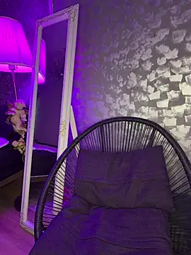 Olivia Noor online show from 20, 4, 2026